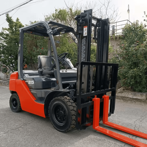 Xe nâng dầu Toyota 8FD25
